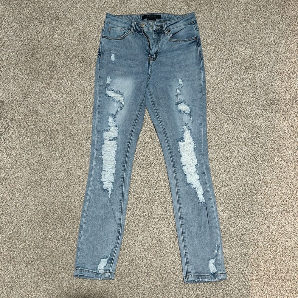 Destructed skinny jean